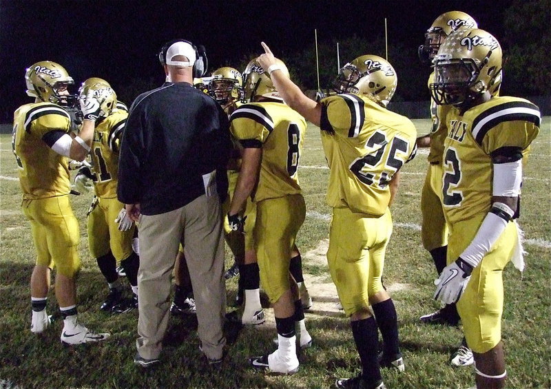 Image: Head coach Hank Hollywood gathers his kickoff unit after Italy’s opening touchdown.