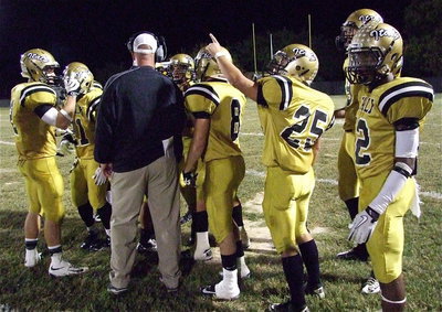 Image: Head coach Hank Hollywood gathers his kickoff unit after Italy’s opening touchdown.