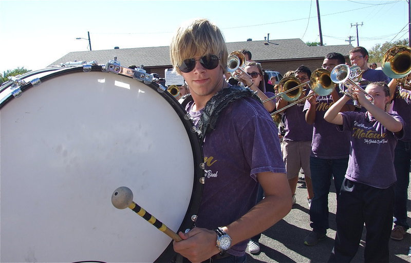 Image: Gus Allen and the greatest band in all the land.