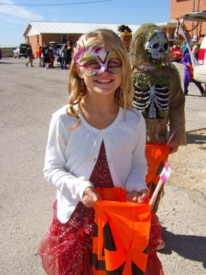 Image: Princess and a scary skeleton.