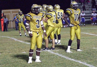 Image: Gladiator quarterback Marvin Cox(3) and tailback Ryheem Walker(10) await the call from the sideline.