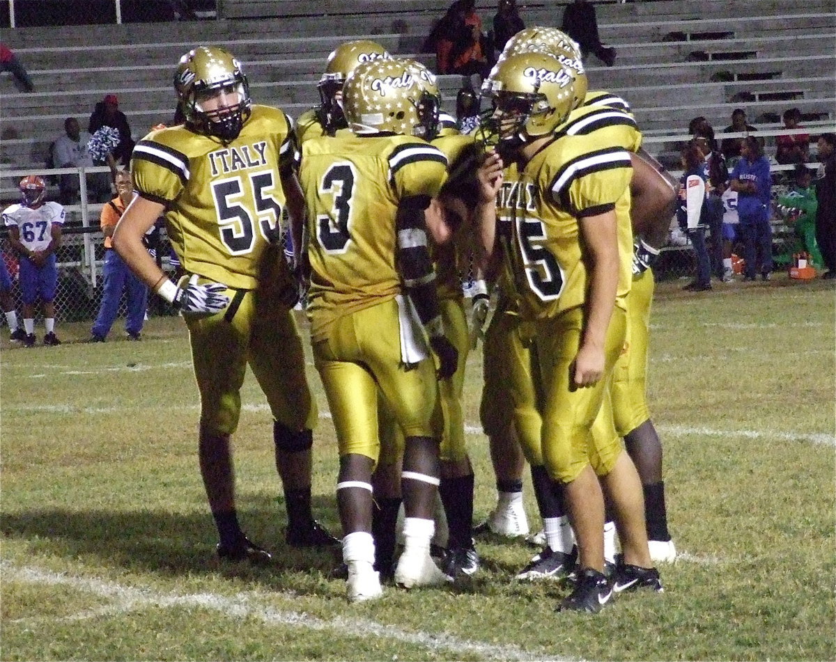 Image: Marvin Cox(3) calls an offensive play in the huddle.