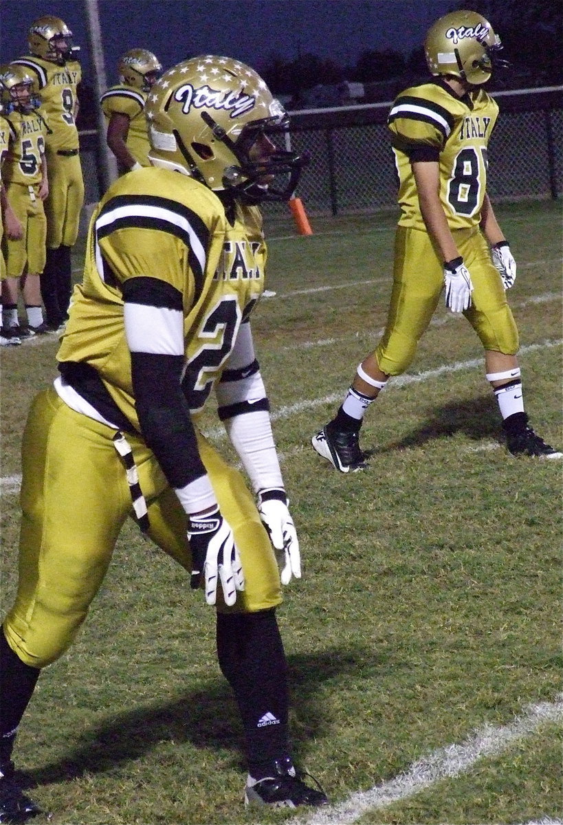 Image: Jalarnce Jamal Lewis(21) and Levi McBride(85) practice plays before the game against Gateway.