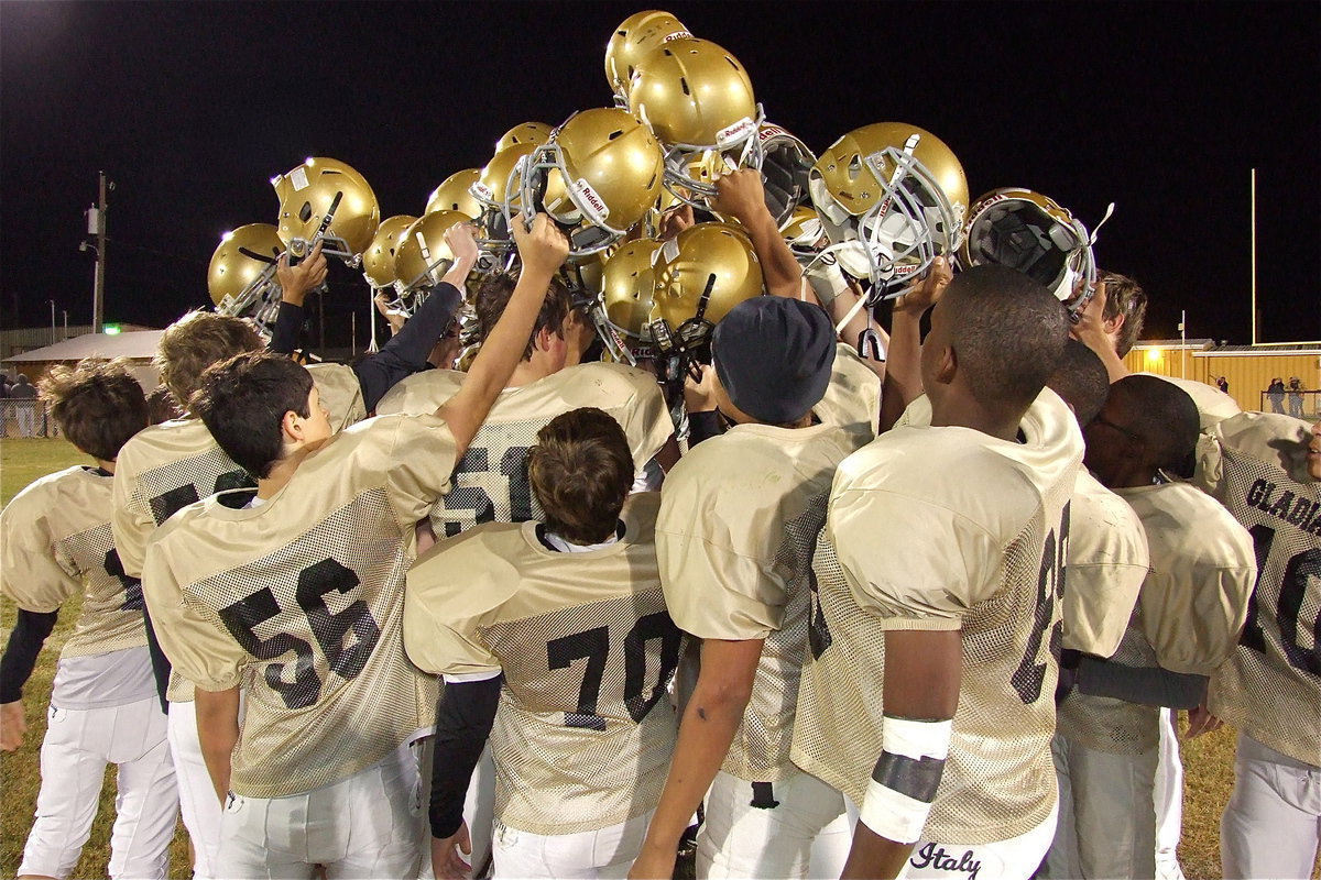 Image: The Junior High Gladiators celebrate their 6-0 team win over Cayuga.