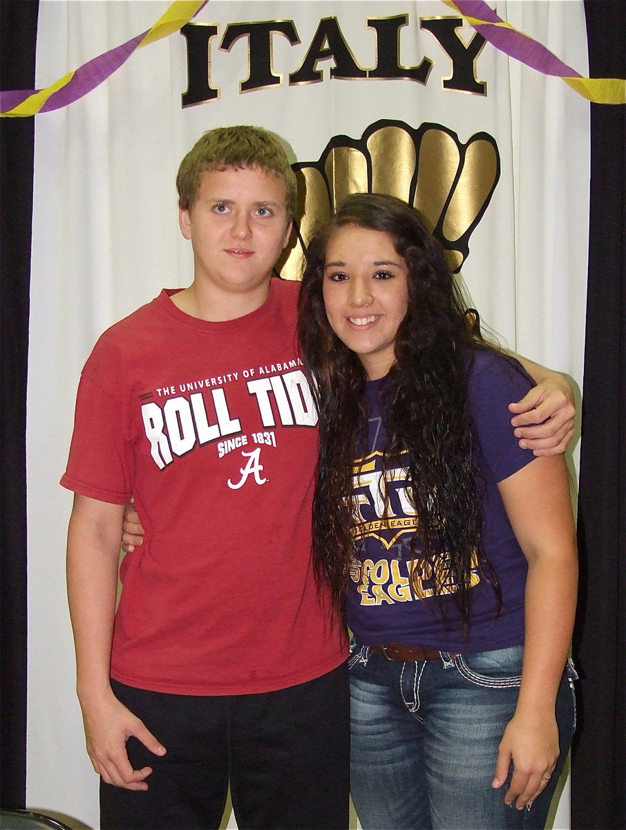 Image: Proud cousin Bailey Walton congratulates Alyssa Richards on her accomplishment and commitment to Tennessee Tech University.