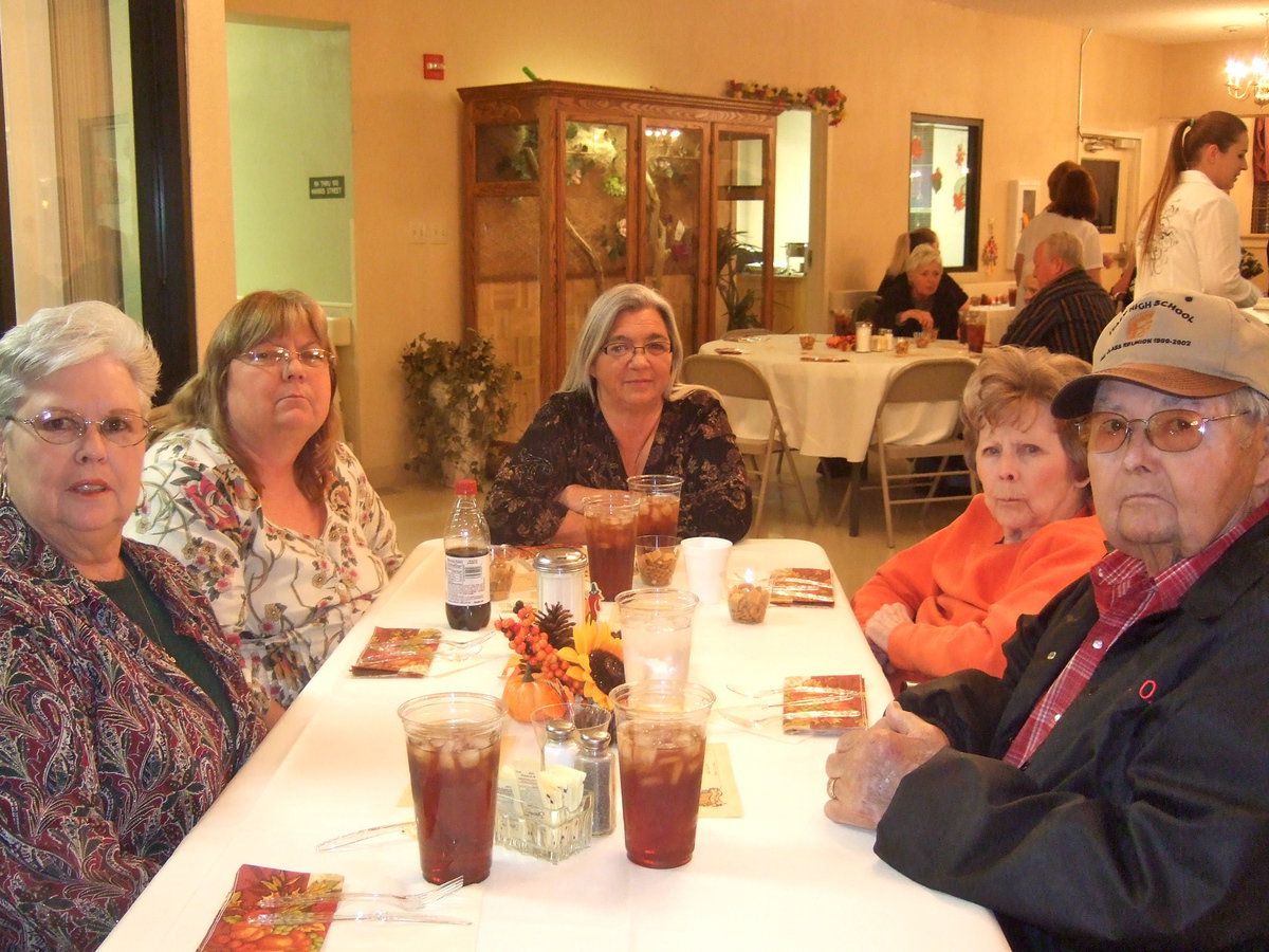 Image: Jeanette Harris, Tina Kimman, Alicia Farmer, Francis Davidson and W.O. Harris spending family time. Francis Davidson and W.O. Harris are brother and sister.