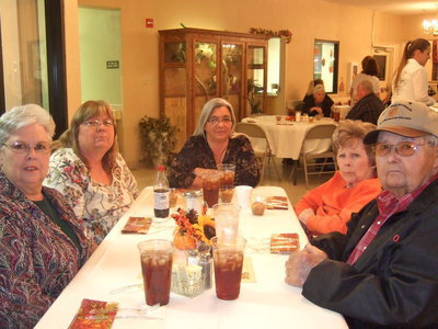 Image: Jeanette Harris, Tina Kimman, Alicia Farmer, Francis Davidson and W.O. Harris spending family time. Francis Davidson and W.O. Harris are brother and sister.