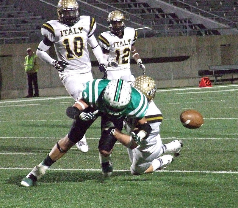 Image: Gladiator Chase Hamilton(2) breaks up a pass intended for Valley View’s Josh Bridges(22) as Ryheem Walker(10) and Eric Carson(12) hustle over to make sure.