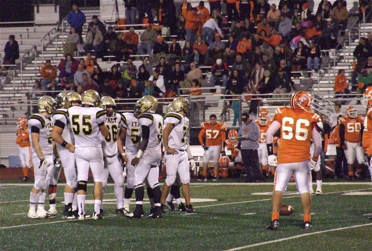 Image: Italy’s offense prepares to seal the deal as they look to add one more touchdown.
