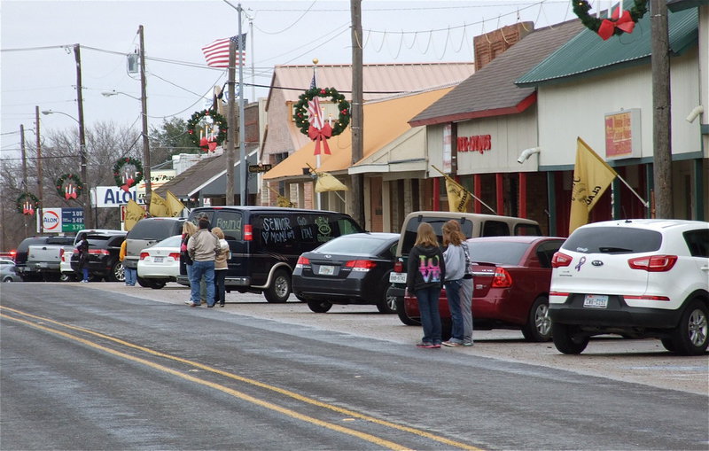 Image: Fans can hear the sirens blaring as the Italy Police Department and the Italy Fire Department give the Gladiators a personal escort down the stretch of Highway 34 that runs thru downtown.