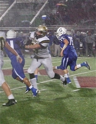 Image: Italy’s senior tackle Zackery Boykin(55) is still fighting late in the game.