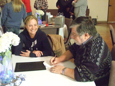 Image: A reporter from Waxahachie Daily Light interviews Sgt. Mooney for the story.