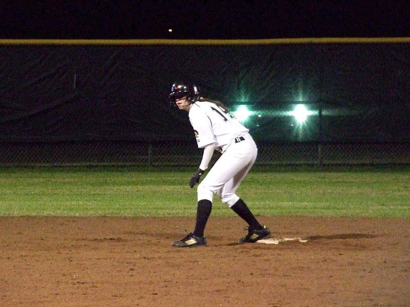 Image: Italy’s Kelsey Nelson(14) reaches second base and wants more.