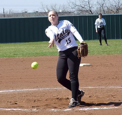 Image: Italy’s Jaclynn Lewis(15) puts some mustard on the pitch.