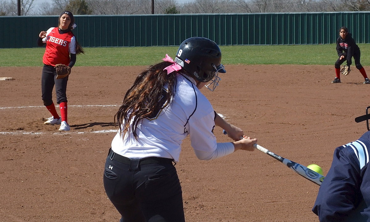 Image: Italy’s Alyssa Richards(9) hits a triple against the Tigers.
