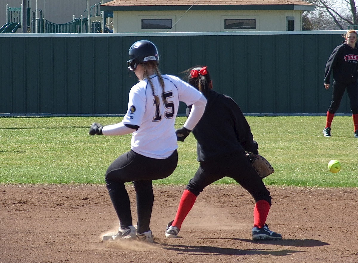 Image: Italy’s Jaclynn Lewis(15) hits a double early against Terrell.