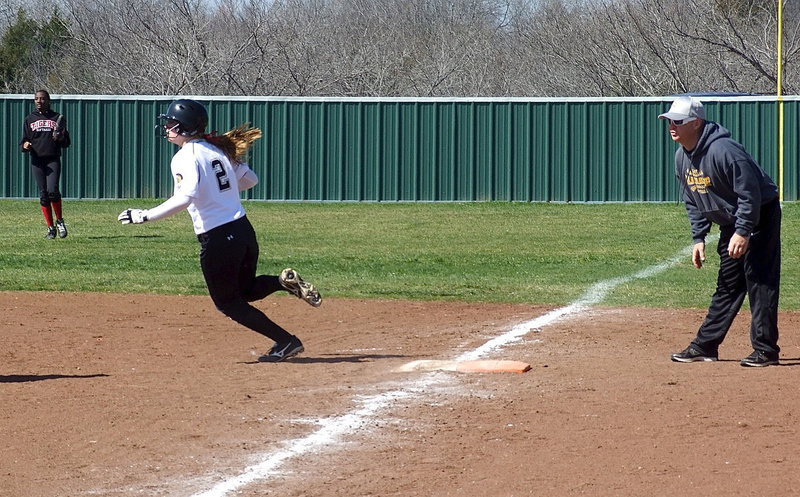 Image: Madison Washington(2) gets the green light from first-base coach Michael Chambers and quickly turns for second-base to help Italy defeat Terrell 9-0 during this past weekend’s Scurry tournament.