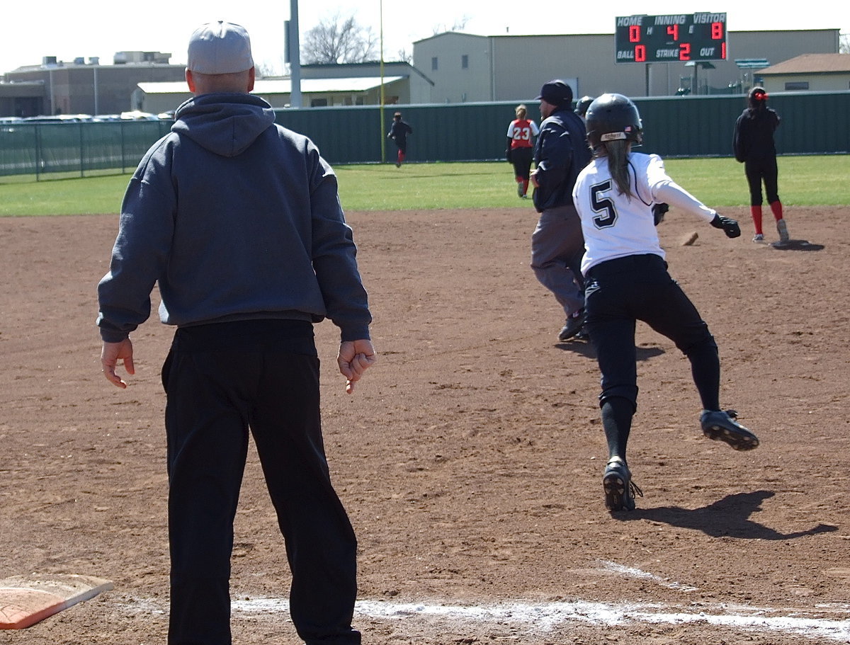 Image: Against Terrell, Lady Gladiator Kelsey Nelson(5) doubles to the left field wall scoring Katie Byers to make the final tally 9-0 in favor of Italy.