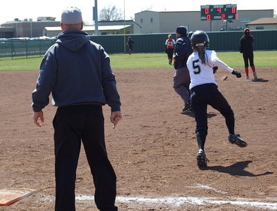 Image: Against Terrell, Lady Gladiator Kelsey Nelson(5) doubles to the left field wall scoring Katie Byers to make the final tally 9-0 in favor of Italy.
