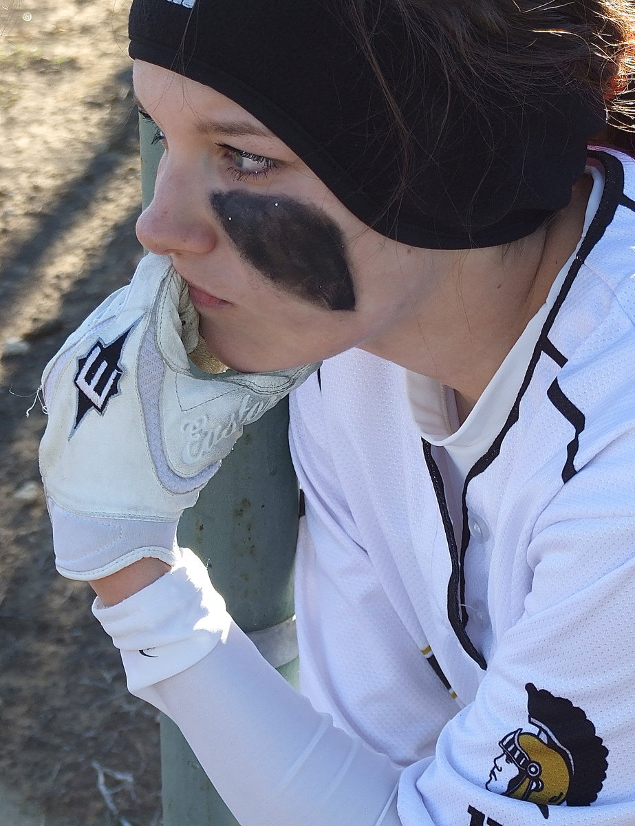 Image: Morgan Cockerham(8) scopes out the the Itasca defense.