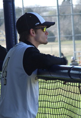 Image: Italy’s Justin Wood(4) studies the situation against Hubbard.
