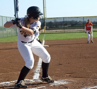 Image: Italy’s Jaclynn Lewis(15) joins in on the hit fest.