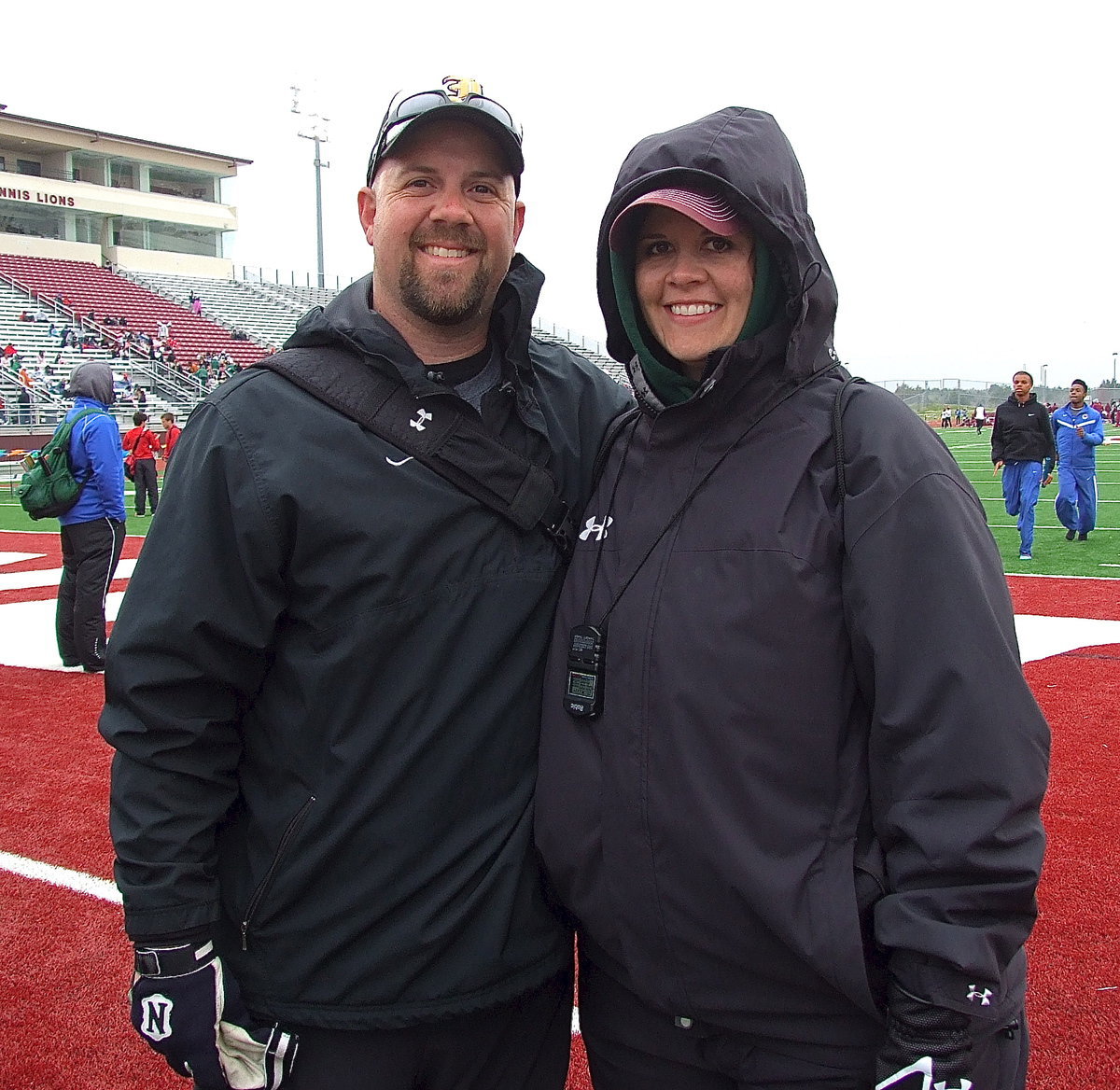 Image: Italy’s coach Hank Hollywood gets a chance to say hello to his sister and Waxahachie coach Pattilyn Wilkinson.