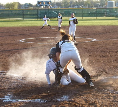 Image: …as the play continues, K’Breona Davis tries to sneak across home plate to tie the game but Itasca recovers in time to get the third out and preserve their dwindling lead, 5-4.