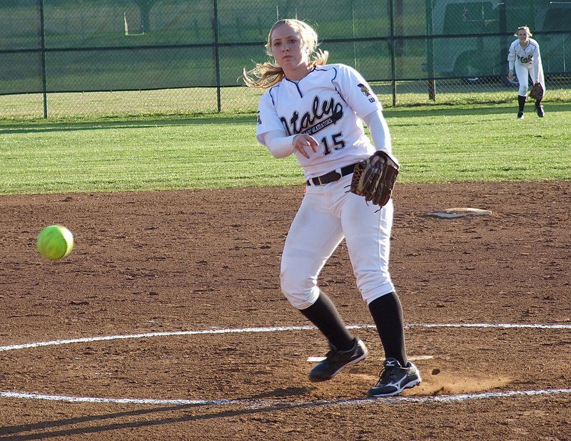 Image: Lady Gladiator pitcher Jaclynn Lewis(15) records 10 strikeouts in Italy’s 6-5 win over Itasca.