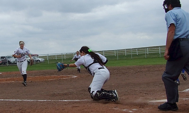 Image: Italy recovers as Alyssa Richards(9) sheds her catcher’s mask and somehow gets under a baby pop-up for a key out near the end of the game.