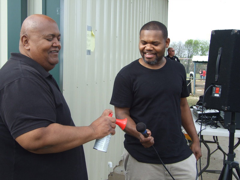 Image: Mayor Jackson sounded the horn to begin the hunt!