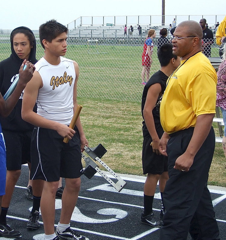 Image: Italy’s Joe Celis and De’Vonteh Williams get the pre-race instructions before settling in.
