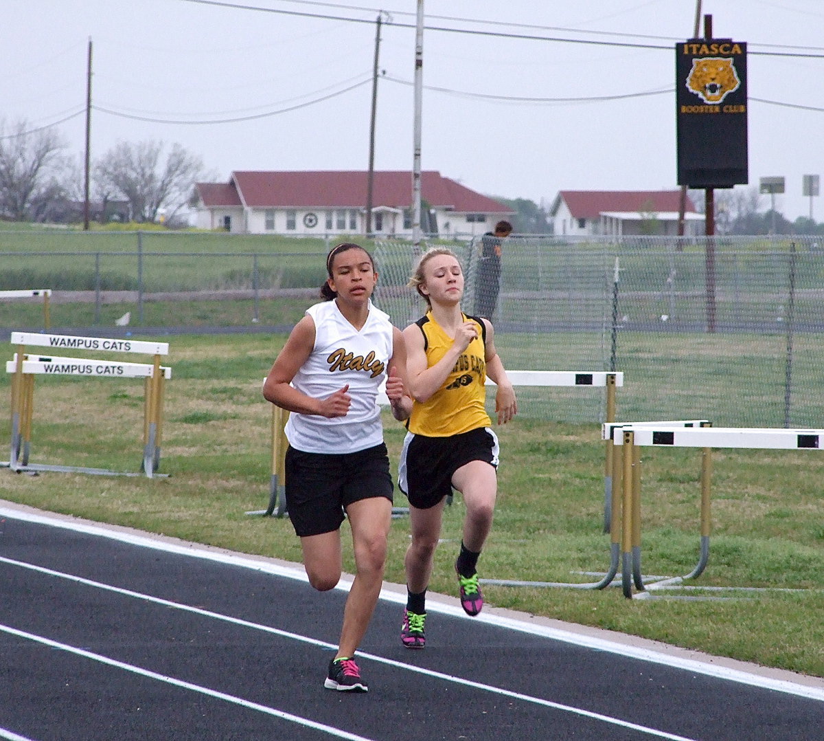 Image: Italy’s April Lusk passes on the right.
