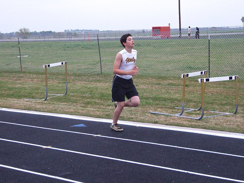 Image: Eli Garcia pushes himself to the finish line in the 1600M Run.