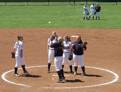 Image: The Lady Gladiators get ready to start an inning.