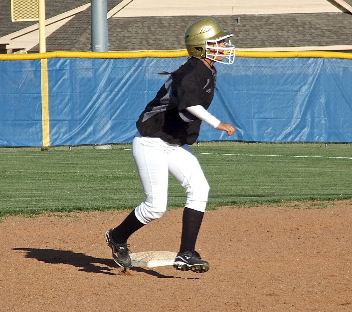 Image: Freshman Ashlyn Jacinto(7) looks for a chance to reach third for Italy. Jacinto accounted for 3 of Italy’s 27 overall runs to just 5 overall runs by Gorman.