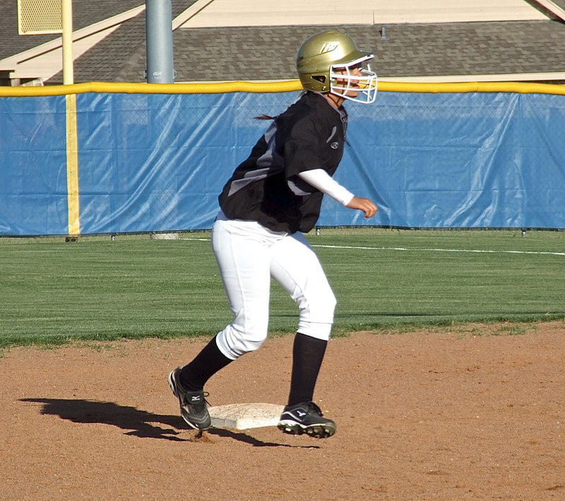 Image: Freshman Ashlyn Jacinto(7) looks for a chance to reach third for Italy. Jacinto accounted for 3 of Italy’s 27 overall runs to just 5 overall runs by Gorman.