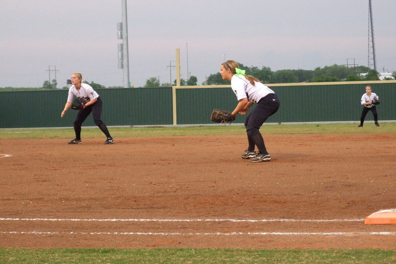 Image: Madison Washington(2), Bailey Eubank(1) and Tara Wallis(5) react to a Bosqueville hit.