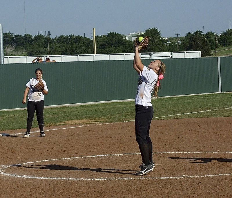 Image: Italy third baseman Paige Westbrook(10) looks on as pitcher Jaclynn Lewis(15) catches a popup for an out.