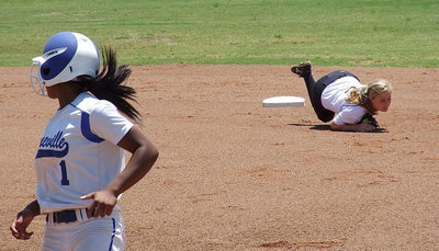Image: Maddy Washington(2) gives 110% to make the stop.