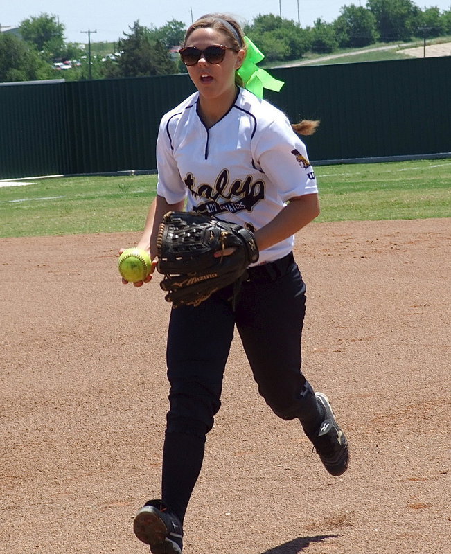 Image: With Italy already up 1-0 in the series, Italy Lady Gladiator Bailey Eubank(1) hustles in to the dugout to get game one started on Saturday (game two of the series).