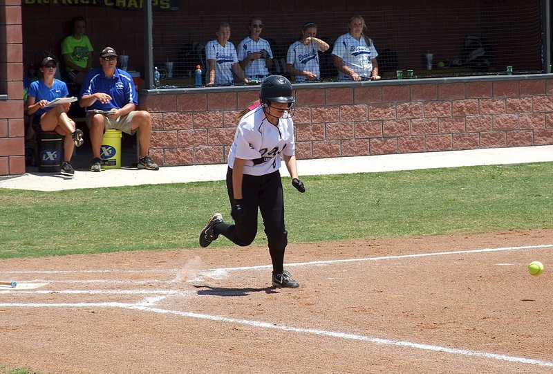 Image: Italy sophomore Hannah Washington(6) hits and runs her way onto first base.