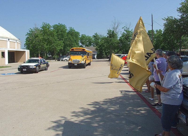 Image: Italy fans cheer, wave flags and clang noise makers during a sendoff at Italy High School as Italy’s baseball team receives a police escort out of town courtesy of the Italy Police Department.