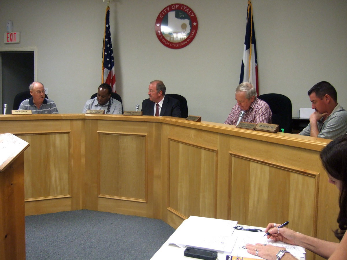 Image: Hobbs takes his seat as Mayor.