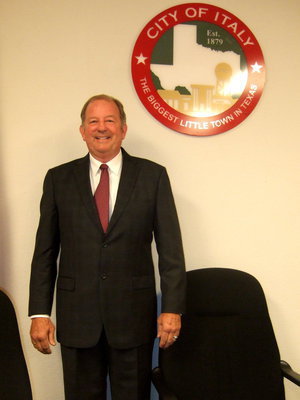 Image: Mayor Hobbs standing proud.