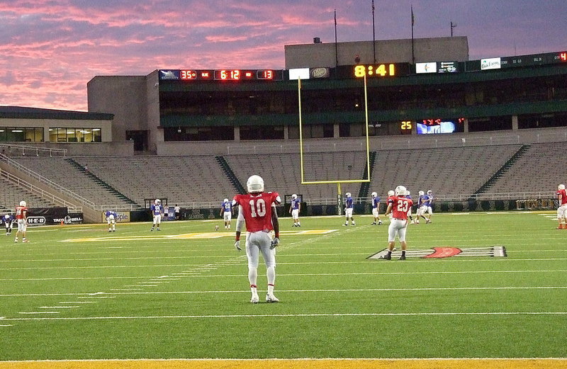 Image: With his Red Team trailing in the second half, Italy’s Ryheem Walker(10) stands inside the 10-yard line hoping the kickoff comes his way.