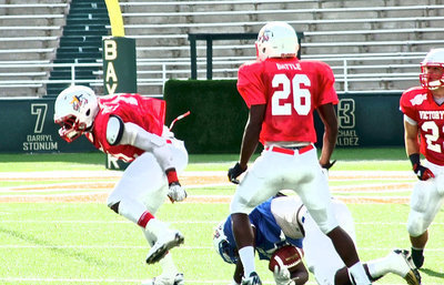 Image: Italy’s Ryheem Walker(10) celebrates his opening kickoff hit to start his 2013 FCA Super Centex Victory Bowl V experience with a bang!