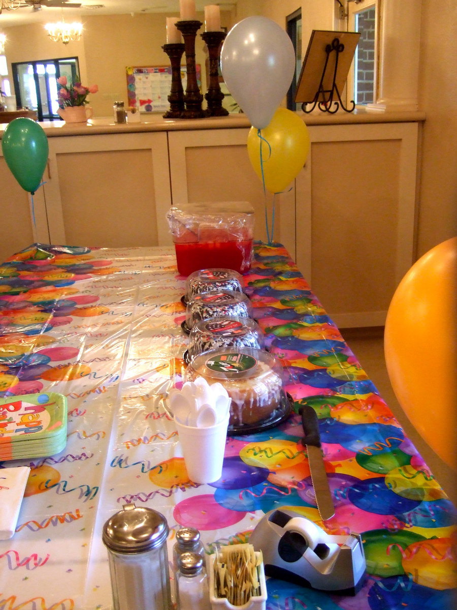 Image: Pretty table with lots of cakes!