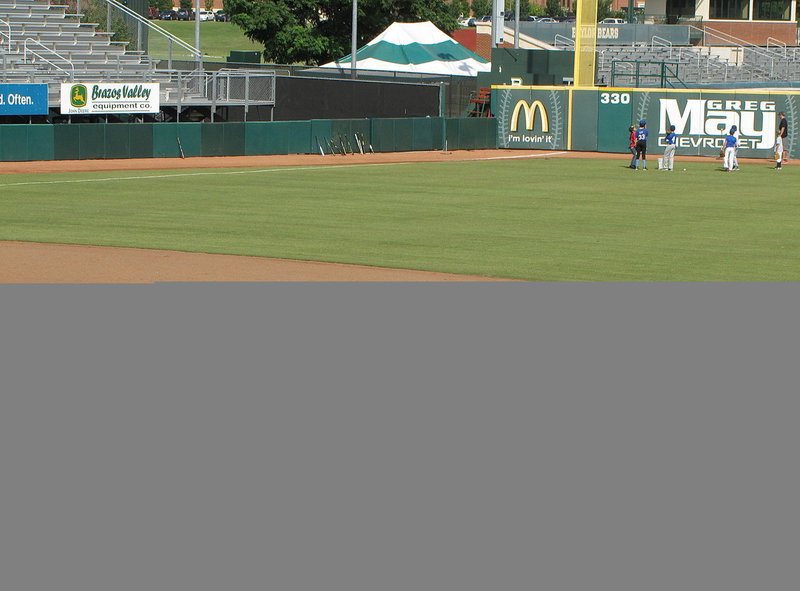 Image: Austin Cate steals second during a drill.