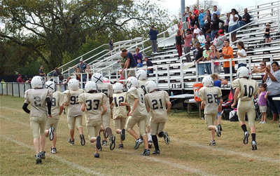 Image: Fans cheer on Italy’s A-Team as they reach the sideline.